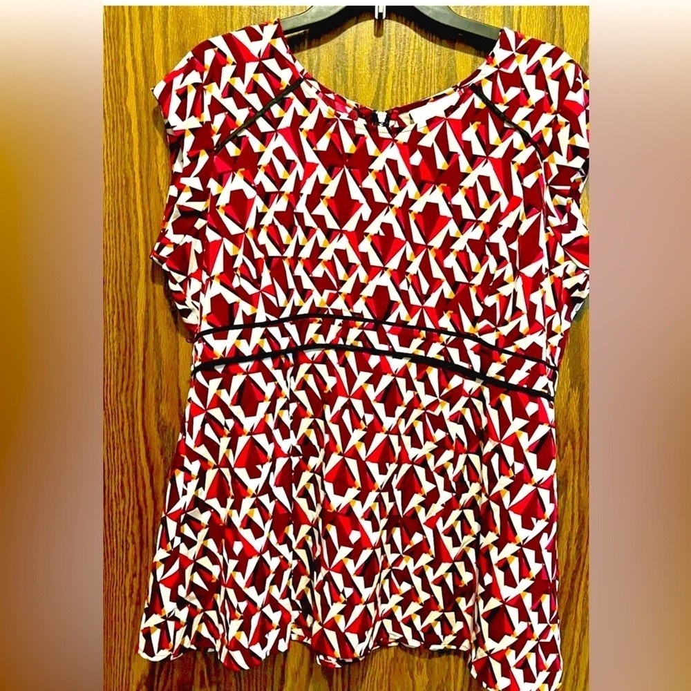 Motherhood Maternity cap sleeve blouse XL excellent condition. Abstract print